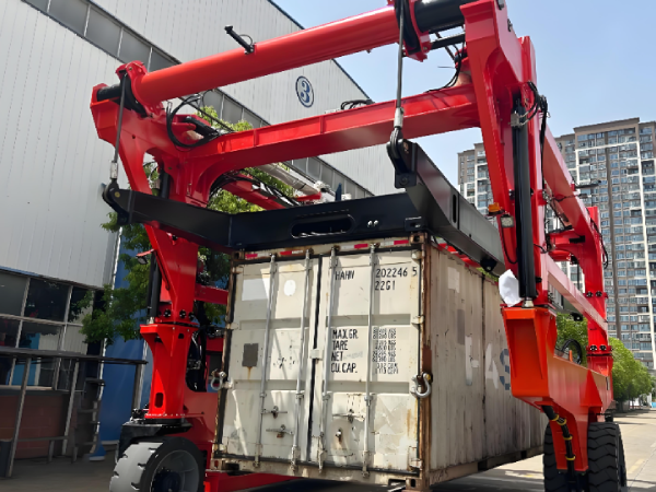 Container Straddle Carrier Crane - Image 2